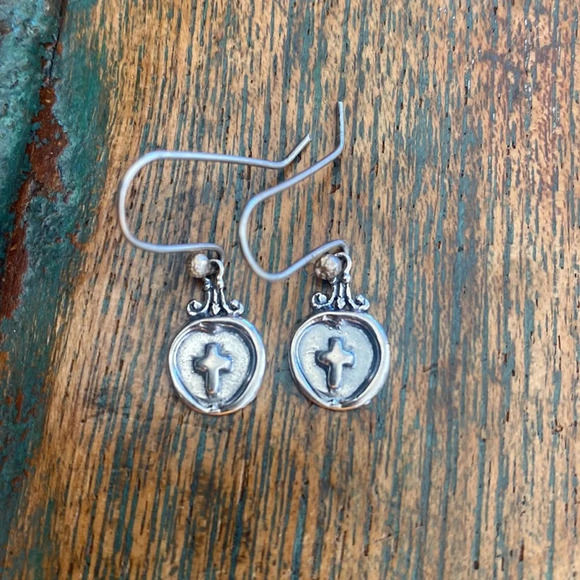 Sterling silver ornate cross circle earrings - Picture 2 of 8